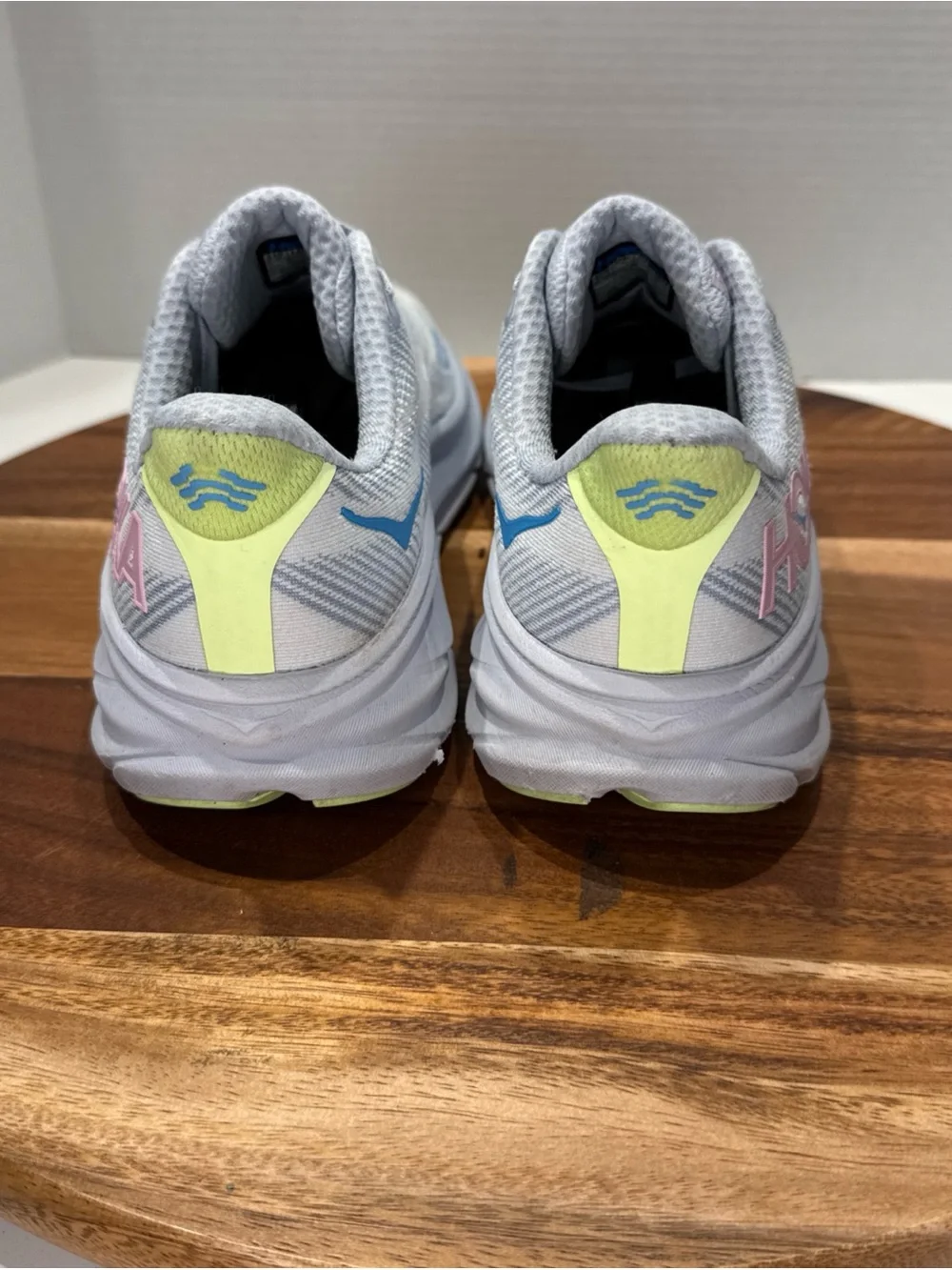 Hoka One One Clifton 9 Running Shoe Gull Sea Ice Women’s Size 8.5B